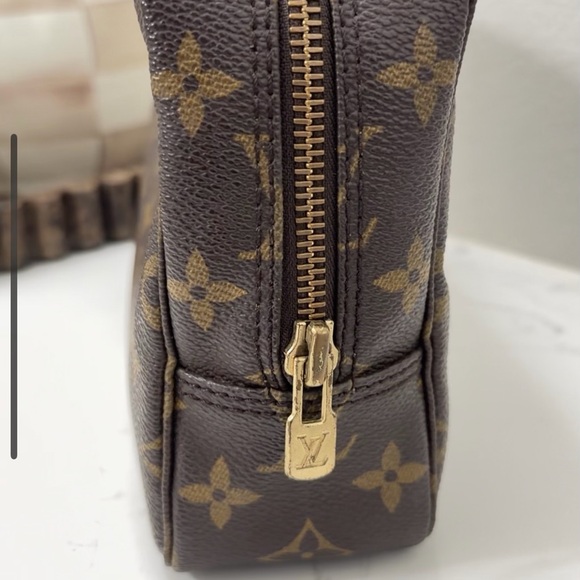 Louis Vuitton Trousse 23/ Cosmetic Pouch - Picture 5 of 15